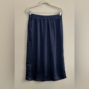 Gap navy pull on satin midi skirt size medium